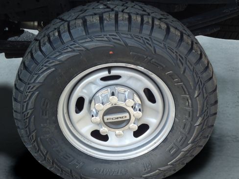 Used 2023 Ford F250 XL w/ XL Off-Road Package AWD/4WD image 9