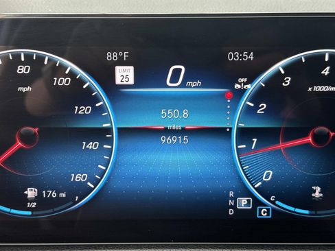 Used 2023 Mercedes-Benz GLB 250 image 27