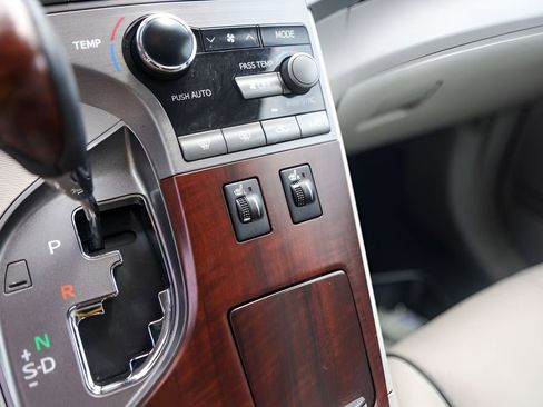 Used 2009 Toyota Venza FWD image 17