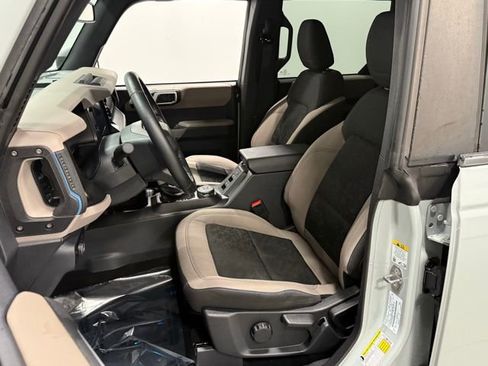 Used 2023 Ford Bronco Wildtrak image 14