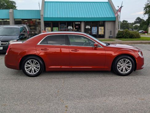Used 2021 Chrysler 300 Touring L RWD image 8