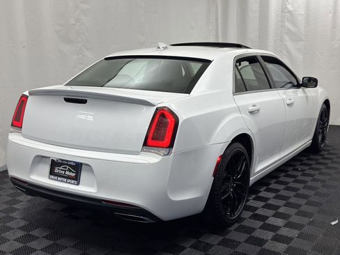 Used 2015 Chrysler 300 Limited image 11