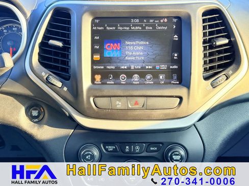 Used 2017 Jeep Cherokee Overland image 22