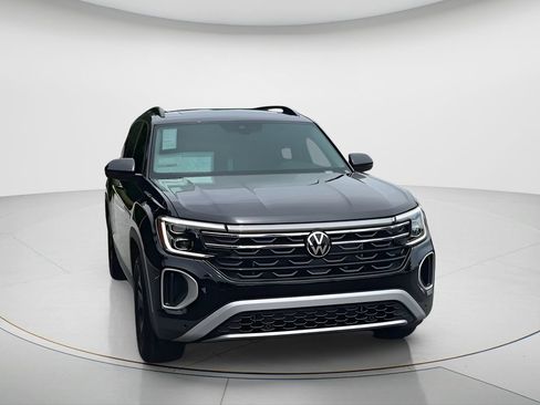New 2026 Volkswagen Atlas Peak Edition image 3