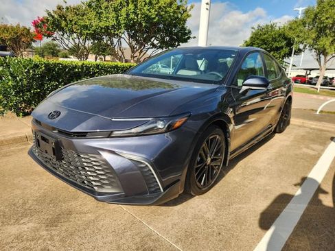 Used 2026 Toyota Camry SE w/ Convenience Package FWD image 3