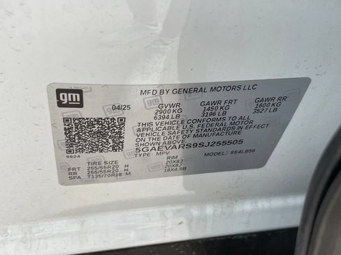 Used 2025 Buick Enclave Preferred AWD/4WD image 10