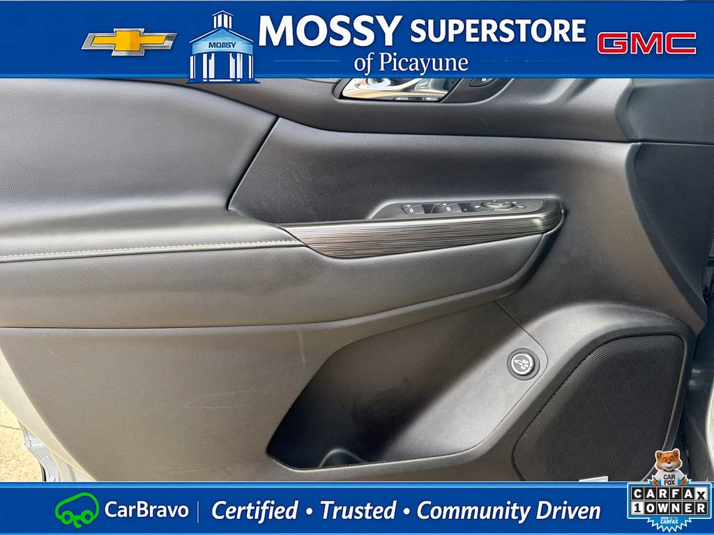 Certified 2023 GMC Acadia SLT w/ LPO, Floor Liner Package FWD image 14