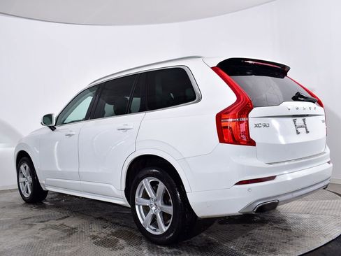 Used 2021 Volvo XC90 T6 Momentum image 3