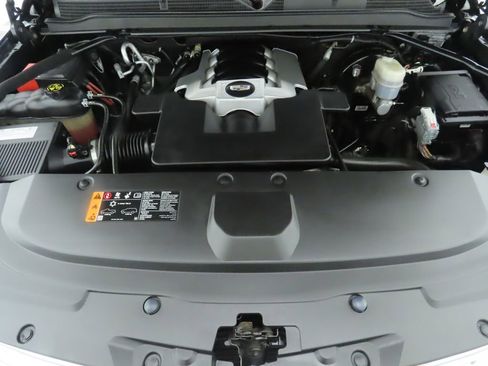 Used 2020 Cadillac Escalade Luxury w/ LPO, Radiant Package image 30