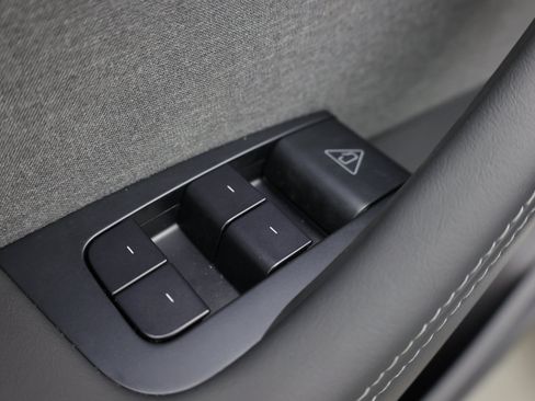 Used 2026 Tesla Model Y 2WD image 10