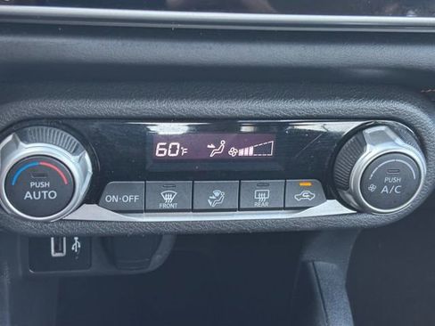 Used 2020 Nissan Versa SR FWD image 4