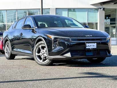 New 2025 Kia K4 LXS