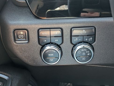 Used 2023 GMC Sierra 1500 Elevation w/ X31 Off-Road Package AWD/4WD image 17