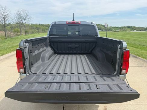 Used 2025 Chevrolet Colorado ZR2 w/ Technology Package AWD/4WD image 5