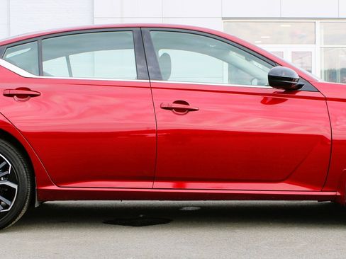 Used 2023 Nissan Altima 2.5 SR AWD/4WD image 7