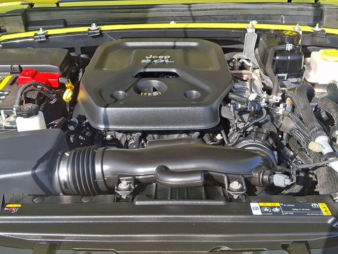 Used 2022 Jeep Wrangler 4WD Unlimited Sahara w/ Cold Weather Group image 28