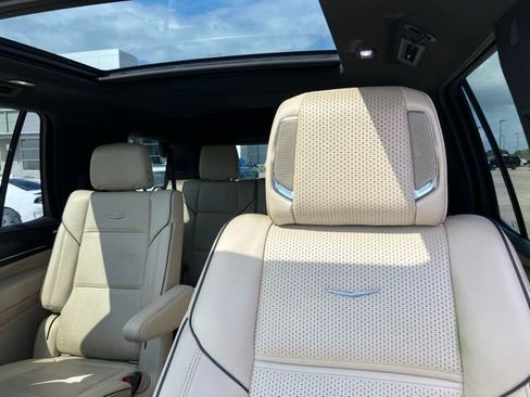 Used 2021 Cadillac Escalade Premium Luxury AWD/4WD image 26