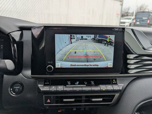 Used 2025 Toyota Camry SE image 19