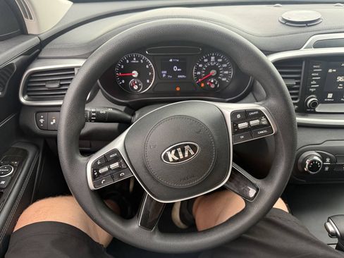 Used 2020 Kia Sorento LX FWD image 21