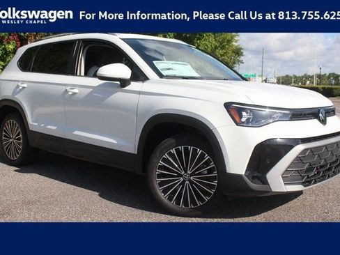 Used 2025 Volkswagen Taos SE image 1