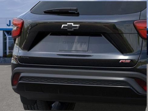 New 2026 Chevrolet Trax RS w/ Sunroof Package FWD image 16