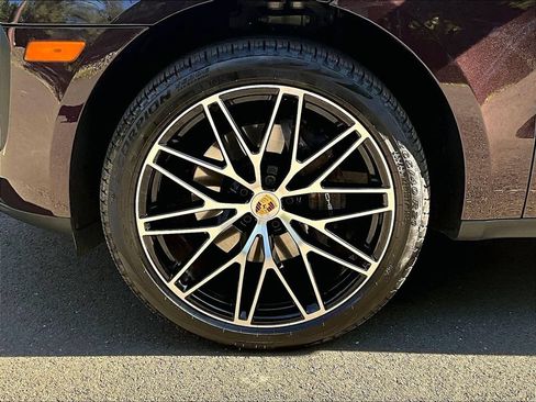 Certified 2026 Porsche Macan AWD/4WD image 14