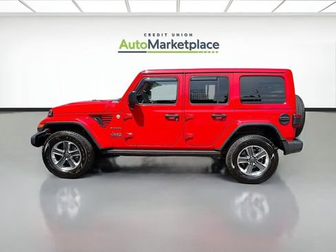 Used 2022 Jeep Wrangler Unlimited Sahara w/ LED Lighting Group AWD/4WD image 4