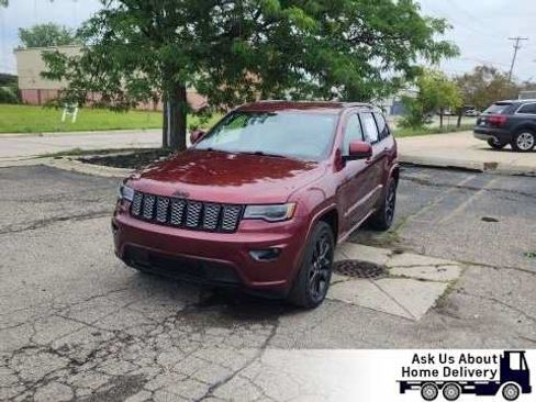 Used 2022 Jeep Grand Cherokee Laredo X AWD/4WD image 1