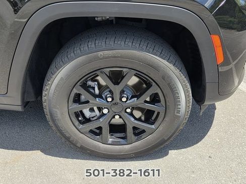 Used 2024 Jeep Grand Cherokee L Laredo RWD image 17