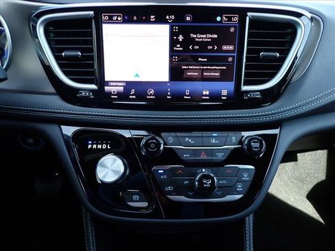 New 2027 Chrysler Pacifica Limited FWD image 18
