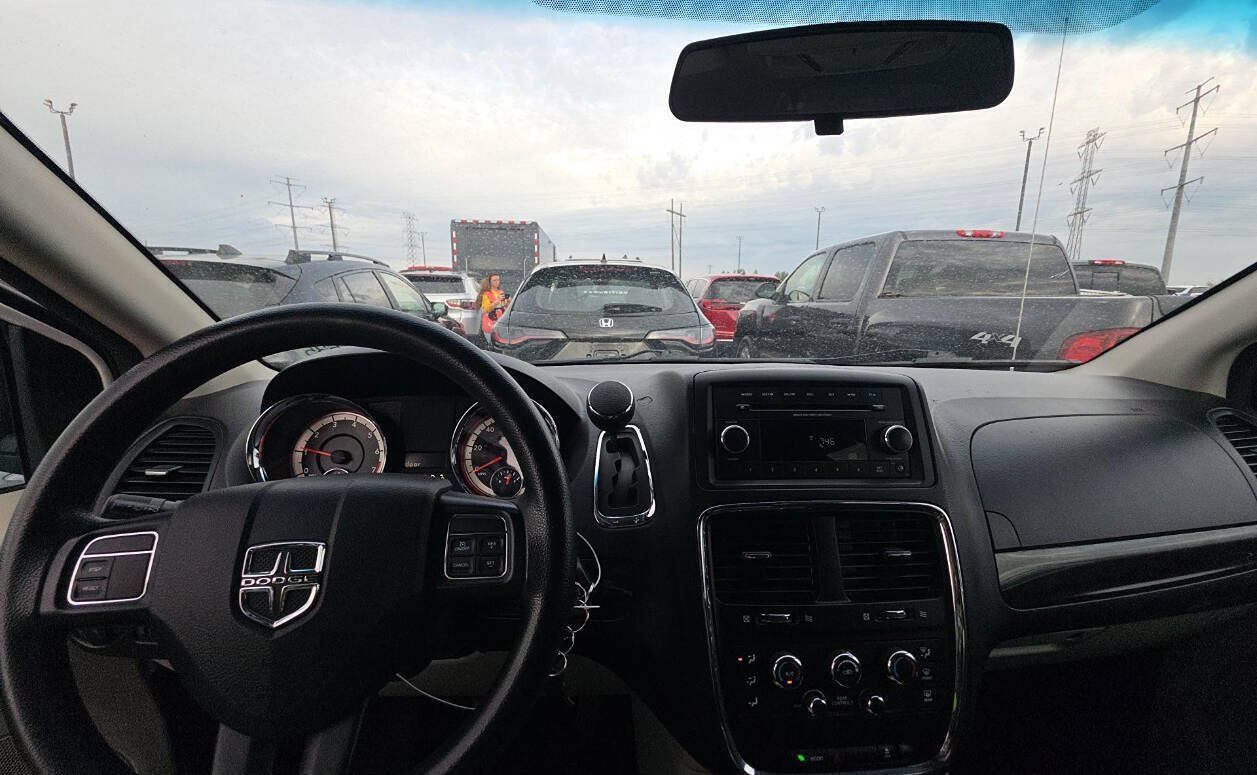 Used 2016 Dodge Grand Caravan SXT FWD image 14