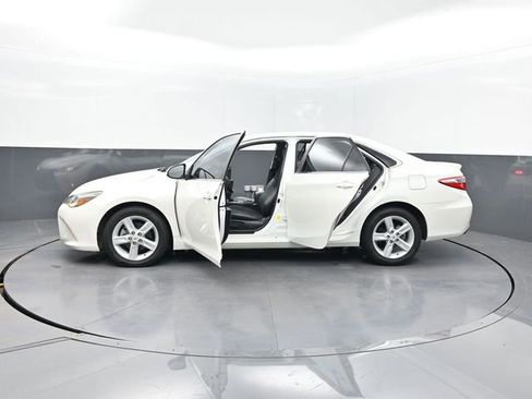 Used 2015 Toyota Camry SE FWD image 26