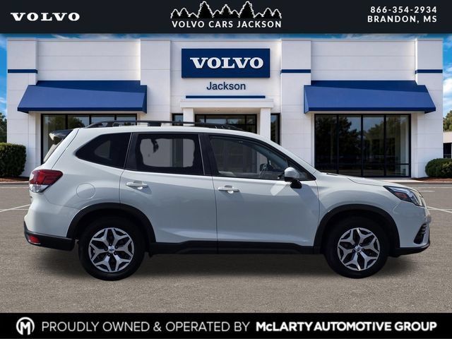 Used 2024 Subaru Forester Premium AWD/4WD image 3