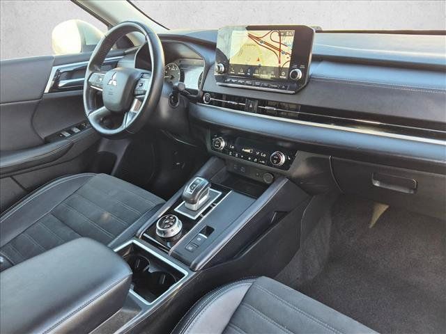 Used 2024 Mitsubishi Outlander SE FWD image 19