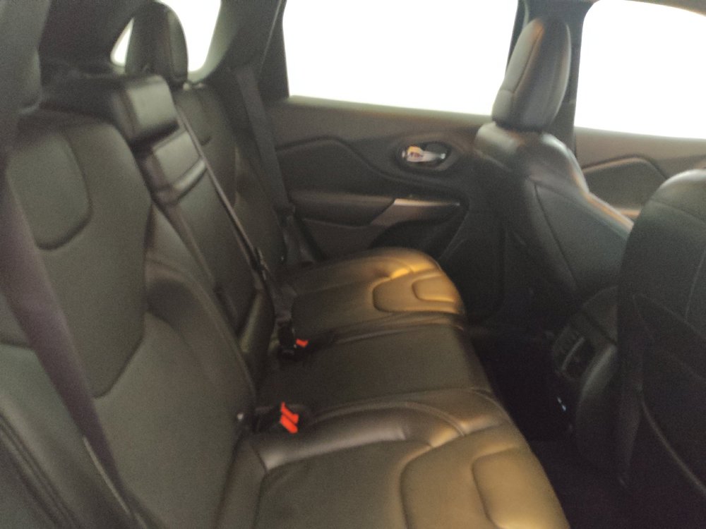 Used 2019 Jeep Cherokee Limited AWD/4WD image 19