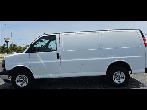Used 2023 GMC Savana 2500 w/ Driver Convenience Package image 6