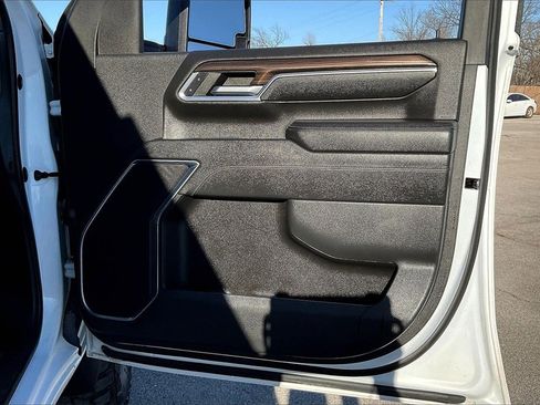 Used 2024 Chevrolet Silverado 2500 LT w/ Convenience Package image 19