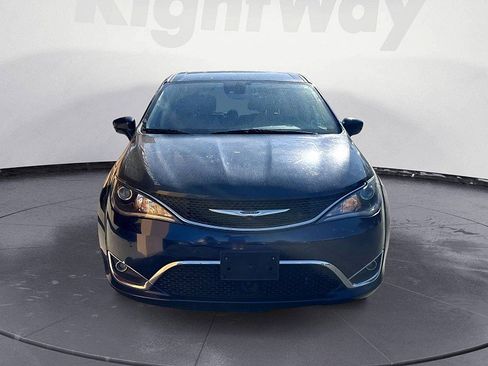 Used 2020 Chrysler Pacifica Touring w/ Advanced Safetytec Group FWD image 8
