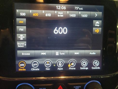 Used 2021 Jeep Grand Cherokee Limited image 25