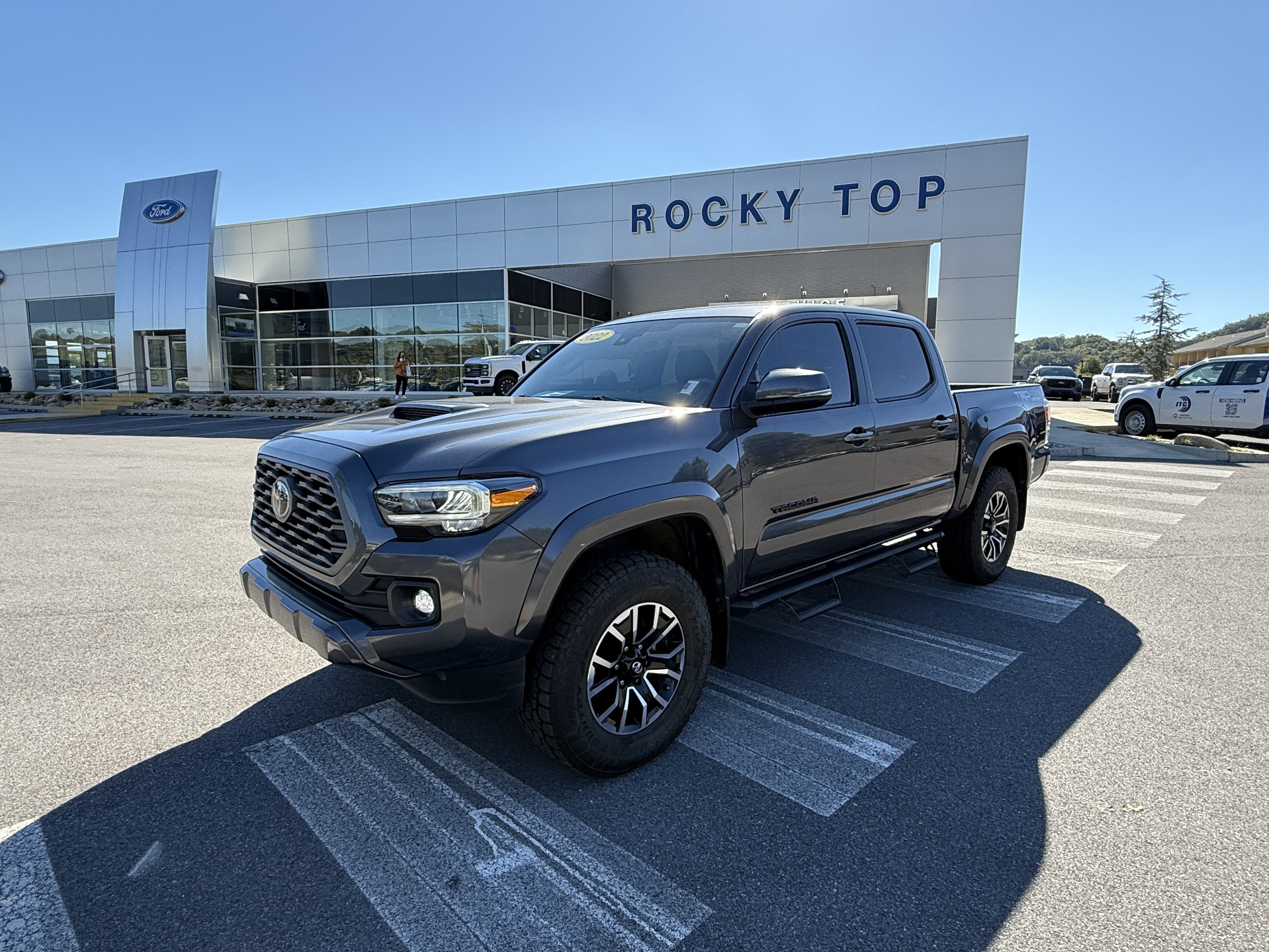 Used 2022 Toyota Tacoma TRD Sport w/ Technology Package AWD/4WD image 1