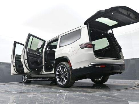 Used 2022 Jeep Wagoneer Series III w/ Premium Group I image 51