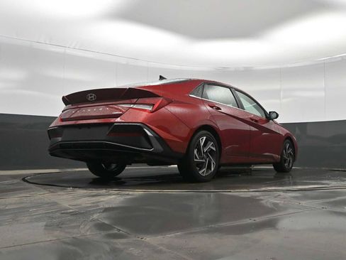 Certified 2025 Hyundai Elantra Limited image 37