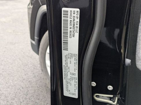 Used 2025 Jeep Compass Latitude w/ Sun & Sound Group image 35