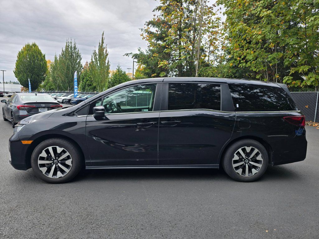 Used 2025 Honda Odyssey EX-L image 2