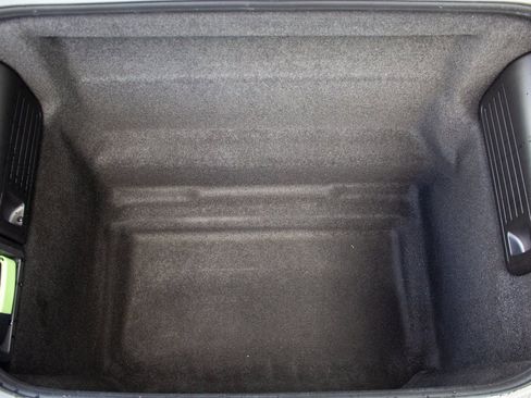 Used 2025 Porsche 718 Cayman w/ Sport Chrono Package image 21