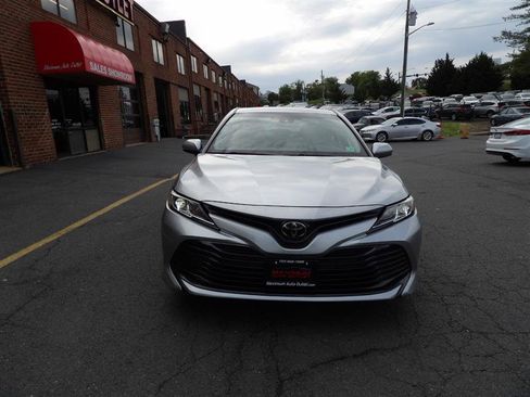 Used 2018 Toyota Camry LE image 2