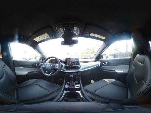 Used 2025 Jeep Compass Limited image 43