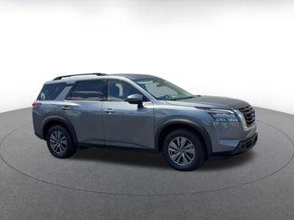 Used 2025 Nissan Pathfinder SV FWD video 2
