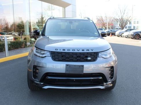 Used 2025 Land Rover Discovery Dynamic SE image 8