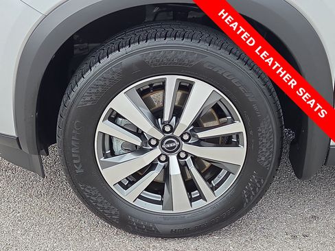 Used 2025 Nissan Pathfinder SL AWD/4WD image 7